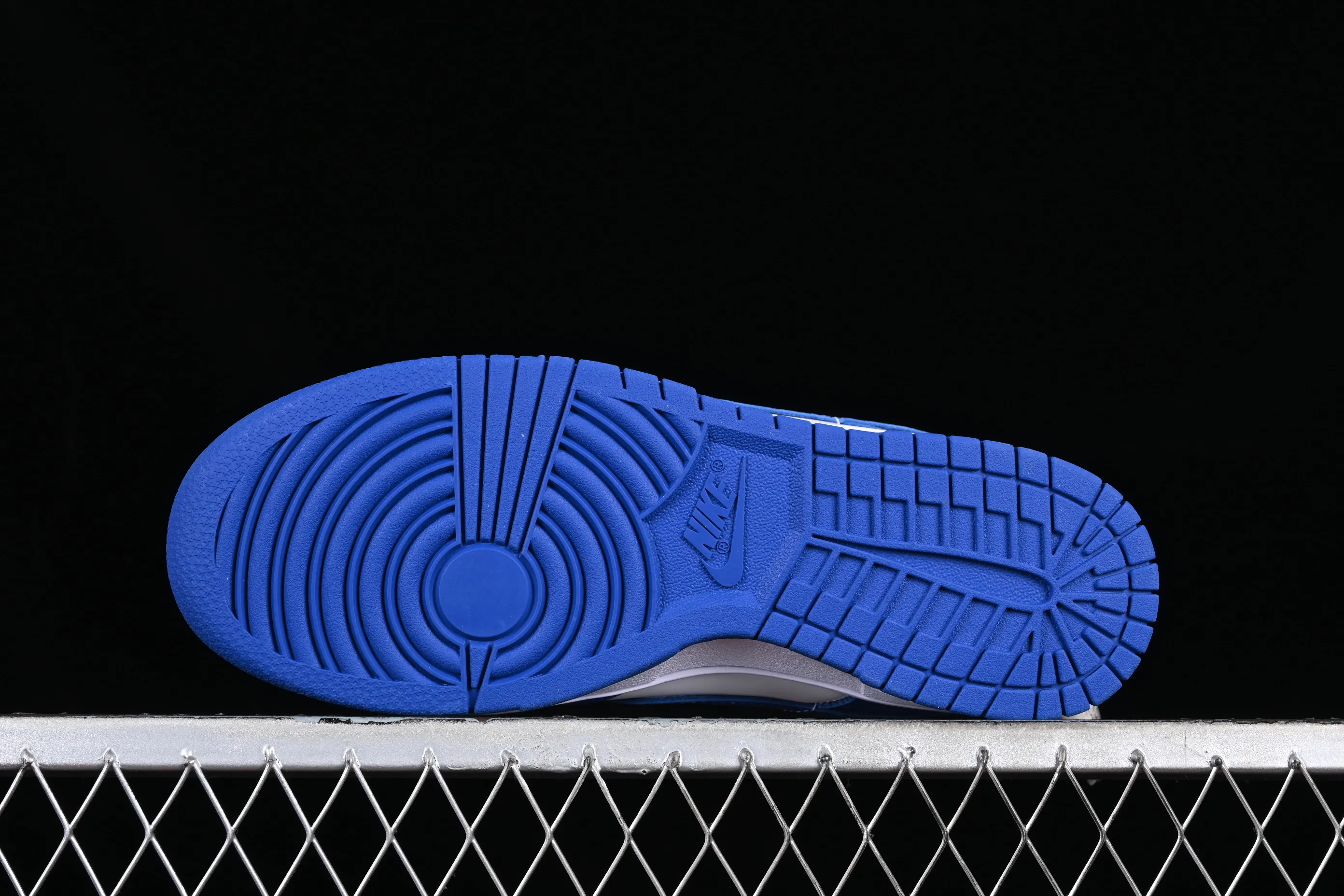 All Categories Nk SB Dunk Series Nk SB Dunk Low Low-top Sneakers Nk SB Dunk Low Pro "Kentucky" White and Blue University of Kentucky SB Smashing Backboard Fashion Casual Sneakers CU1726-100